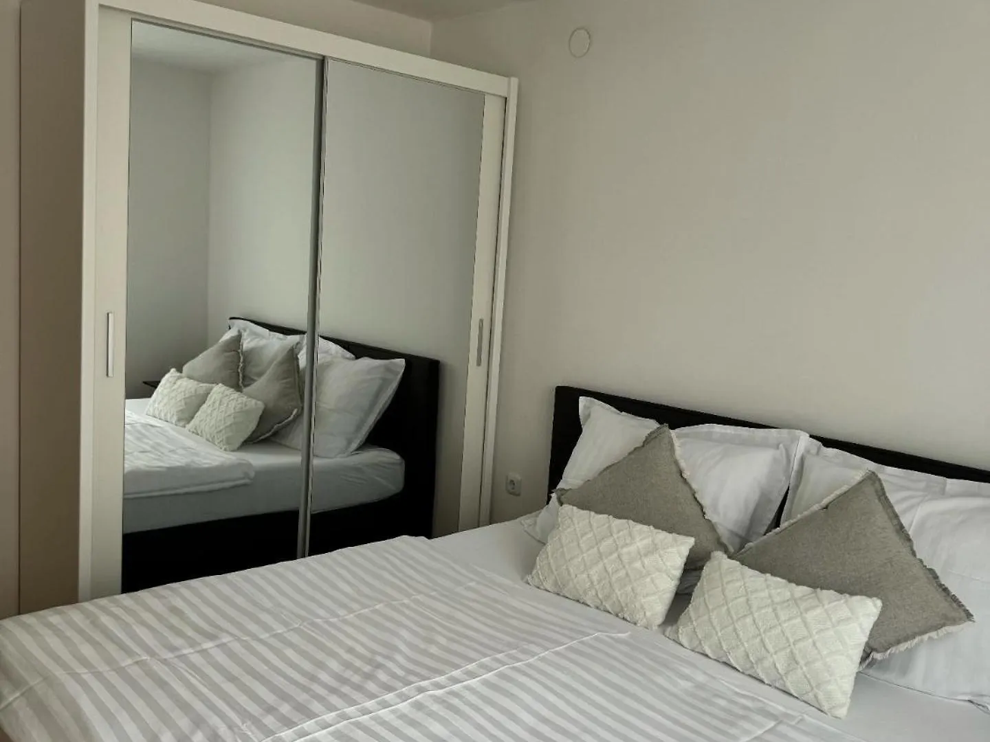 Ferienapartment In Strandnaehe, Mit Balkon Und Meerblick Novi Vinodolski